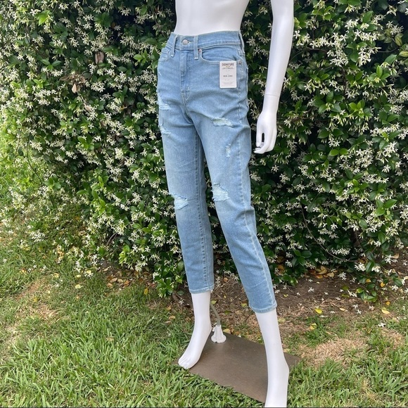 NWT Signature Gold Levi’s Mom Distressed Crop Jeans - Picture 9 of 12